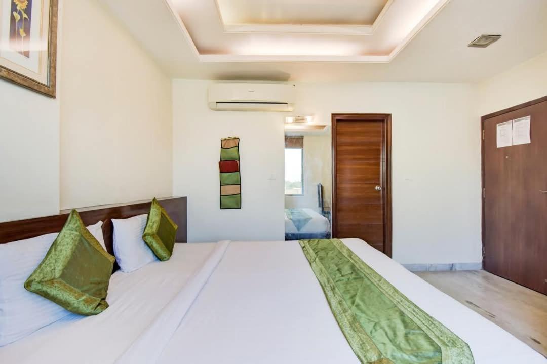 Hotel Sky Heights Jaipur Zimmer foto